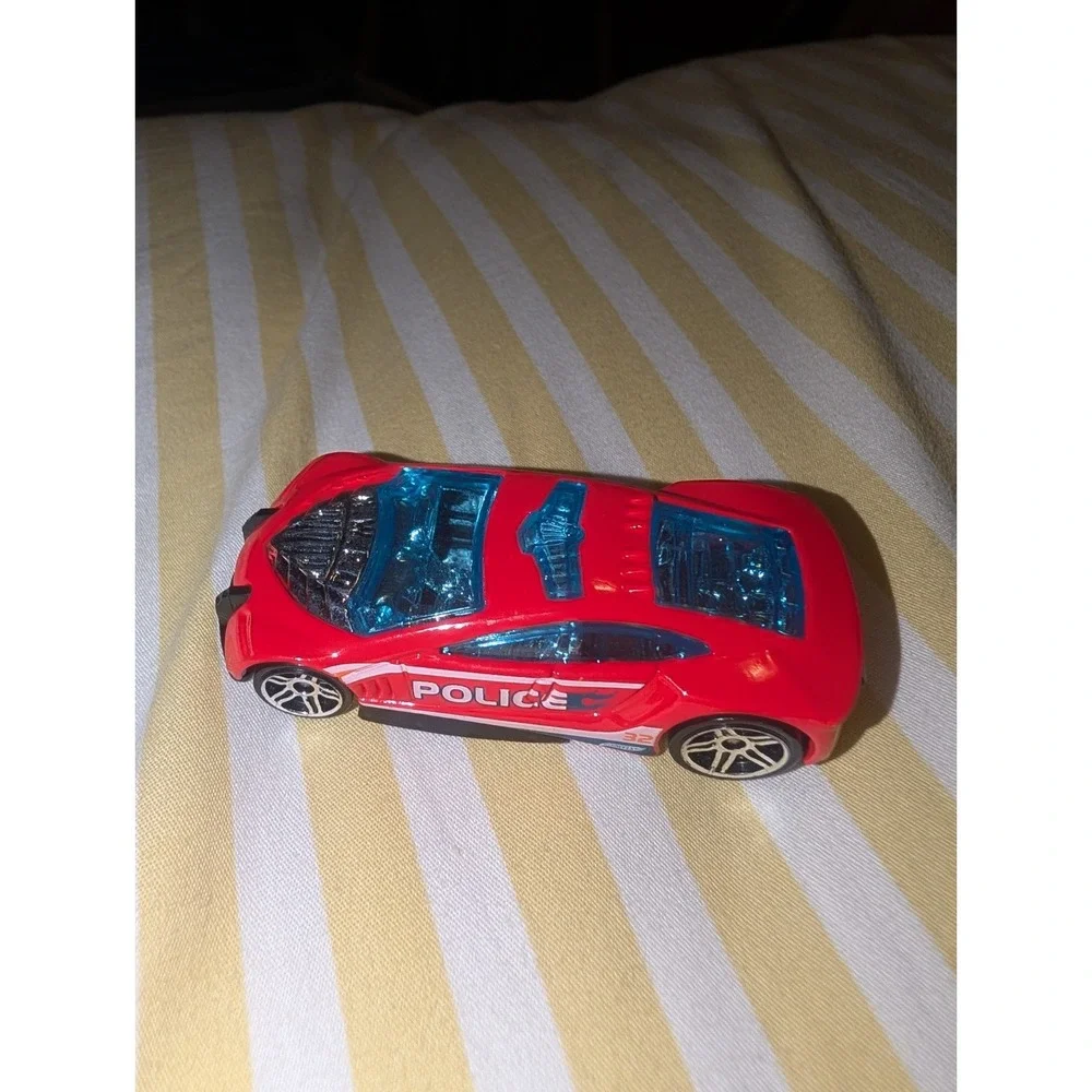 2013 Hot Wheels Police Pursuit Speed Trap #32 Red 1:64 Diecast Car T9685